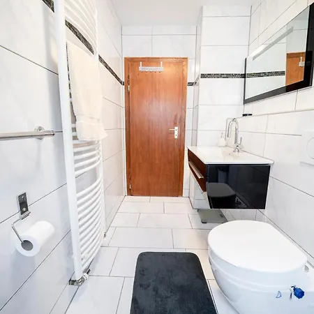 Truth Fuer 5 - King Size Betten, Kamin, Garten, Xxl Couch, Smart-Tv Dortmund Buitenkant foto