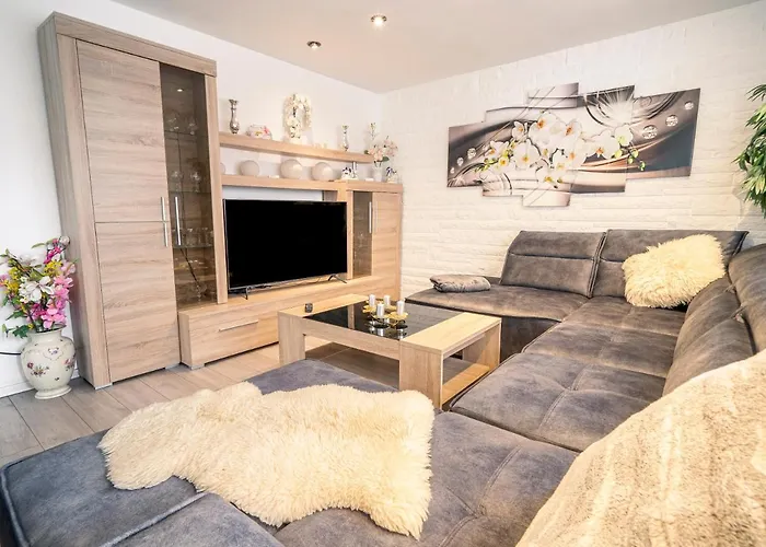 Truth Fuer 5 - King Size Betten, Kamin, Garten, Xxl Couch, Smart-Tv