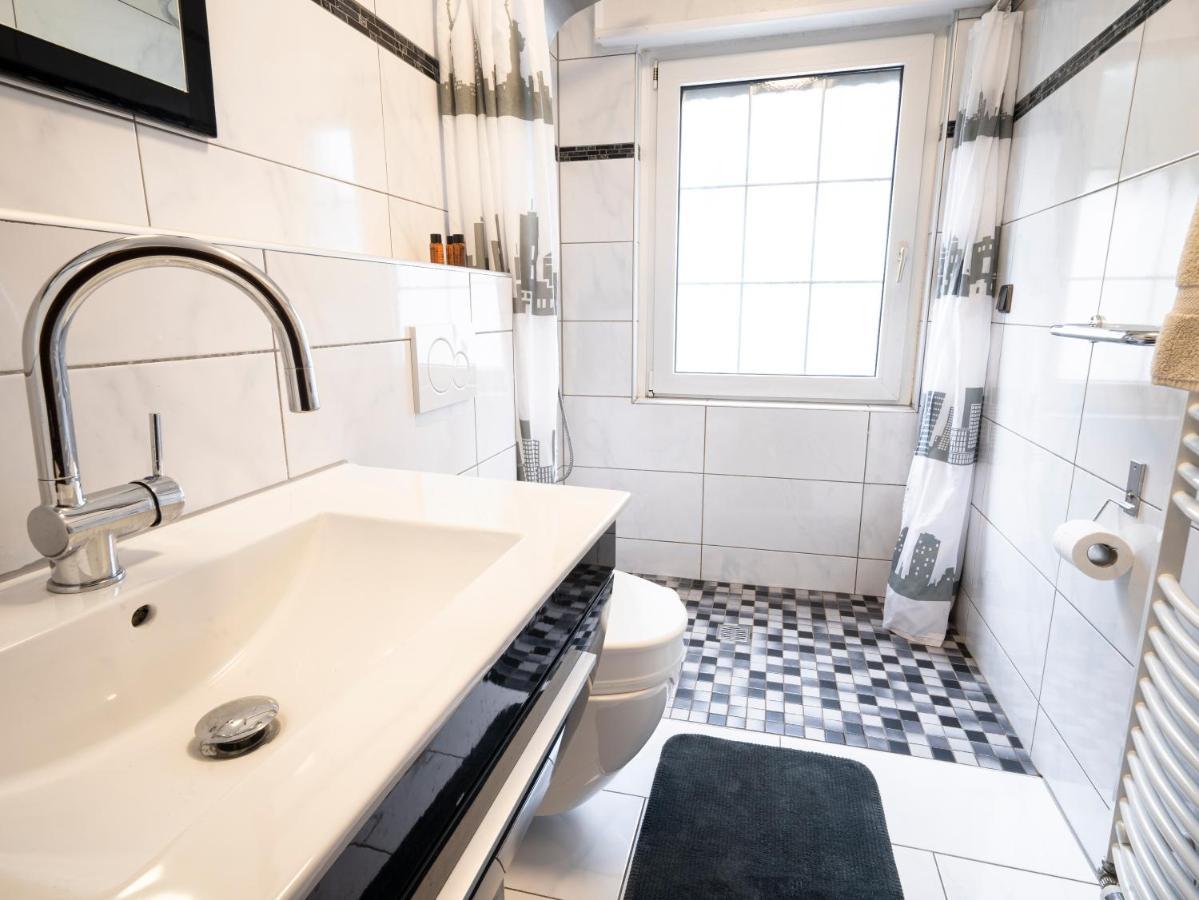 Truth Fuer 5 - King Size Betten, Kamin, Garten, Xxl Couch, Smart-tv Appartement Dortmund