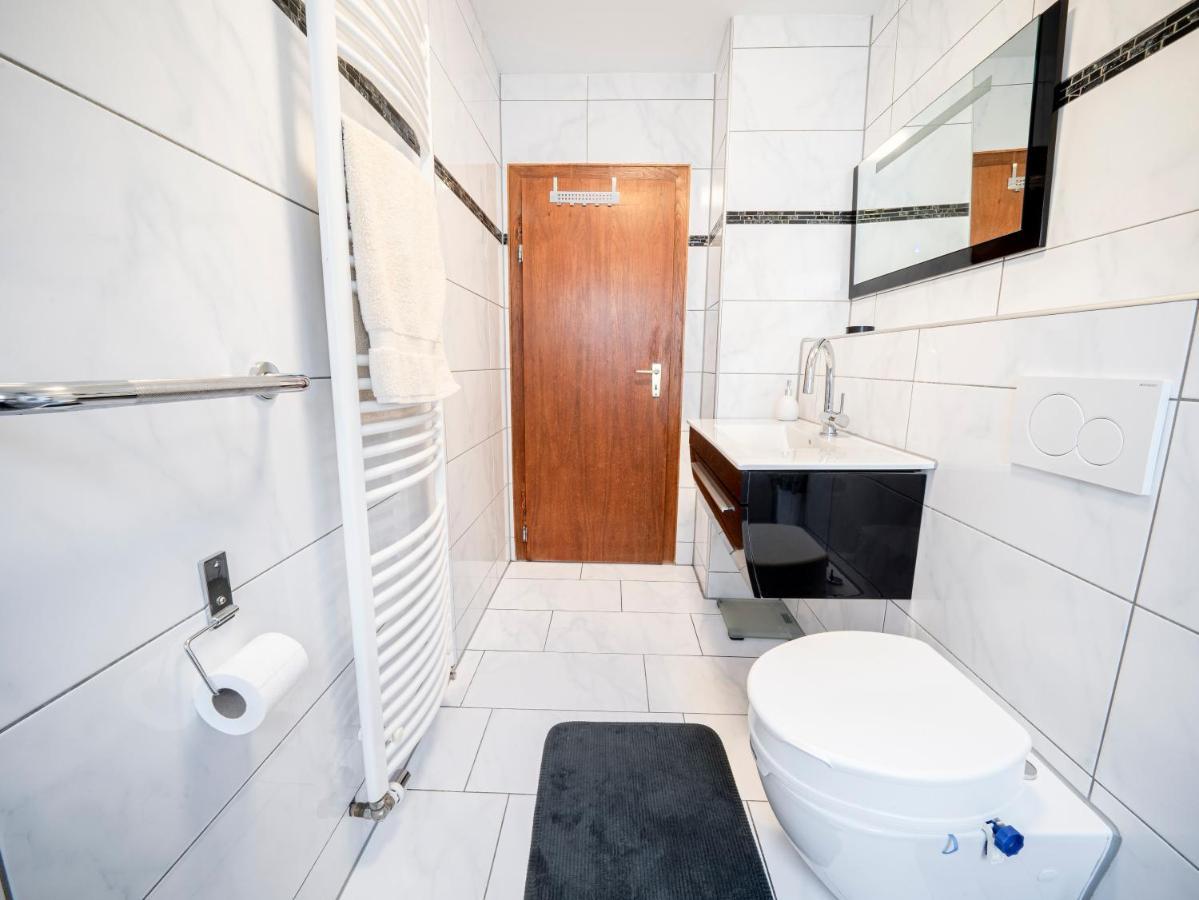 Truth Fuer 5 - King Size Betten, Kamin, Garten, Xxl Couch, Smart-tv Appartement Dortmund