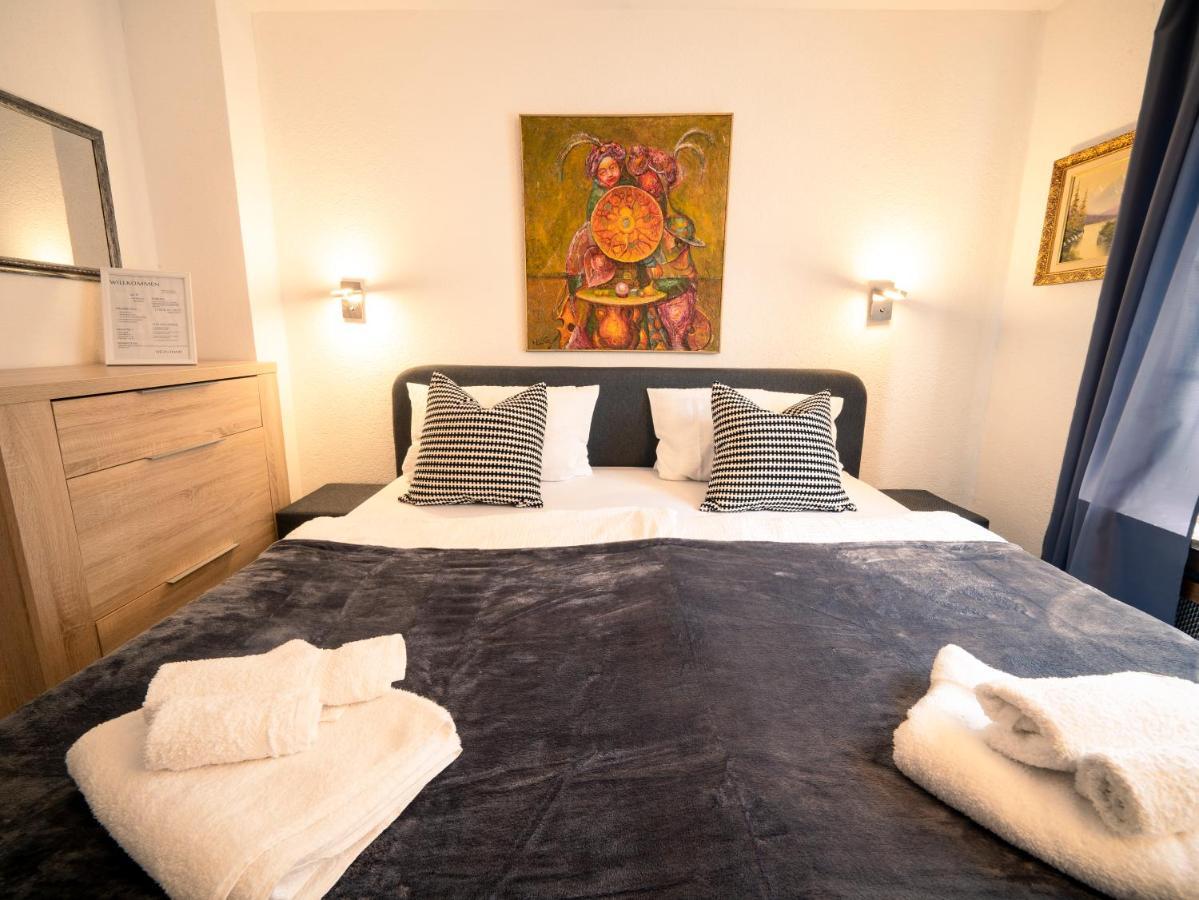 Truth King Size Betten, Kamin, Smart-tv, Massagestuhl