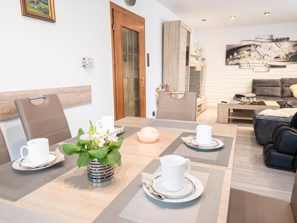 Apartment Truth Fuer 5 - King Size Betten, Kamin, Garten, Xxl Couch, Smart-tv Dortmund